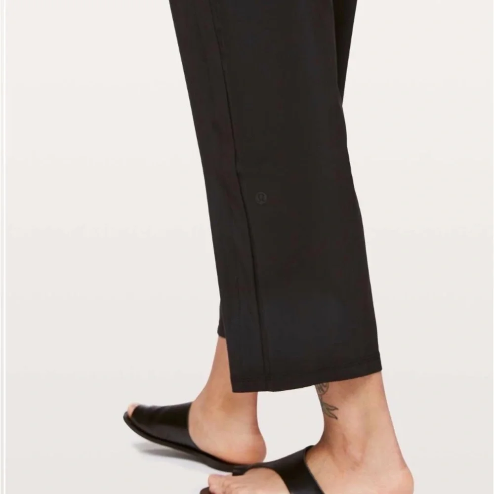 Lululemon | Wanderer Crop (Black) Size 6 EUC -Swift Ultra Light -Style # W6BA8S - Picture 2 of 12